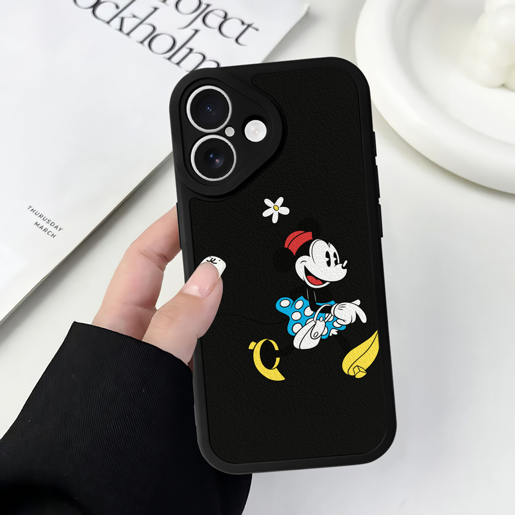 （画像用） ミッキーマウス Mickey Mouse 【iPhone 16シリーズ対応】シリコンスマホケース（レザー調） 材質：シリコン